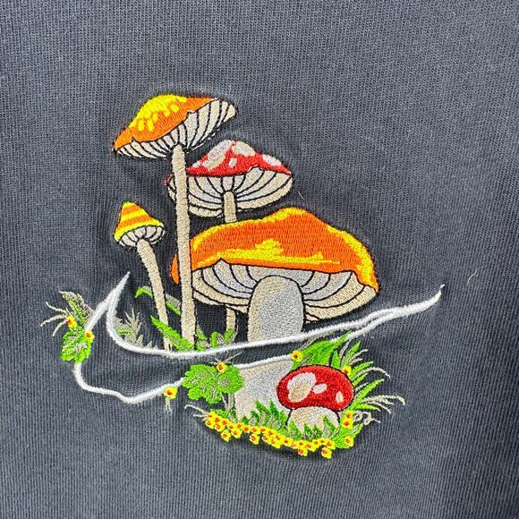 Nike Mens size Small Max90 Embroidered Mushroom Short Sleeve T-Shirt dm8304-010 - Picture 4 of 10